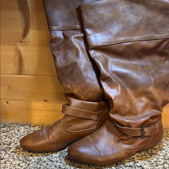 Women's Brown Slouch Boots / size 9/ has some ware check photos - Picture 2 of 9